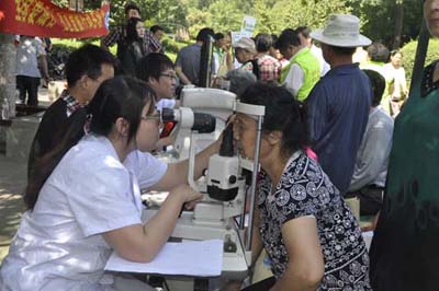 济南普瑞眼科医院“爱眼日”眼科义诊送健康