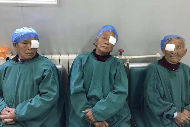 扶贫老人普瑞眼科重获光明 济南警备区领导做出高度评价
